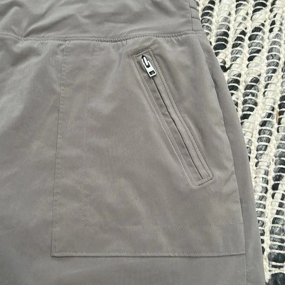 Athleta Skort with Zipper Pockets Size 6 - Picture 2 of 3